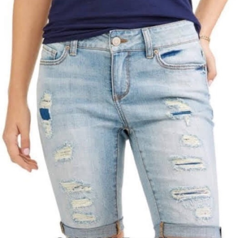 Deconstructed Denim Bermuda’s, Light Wash